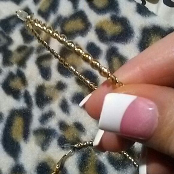 Goldtone 2.5" twisted hoop earrings - Picture 7 of 8